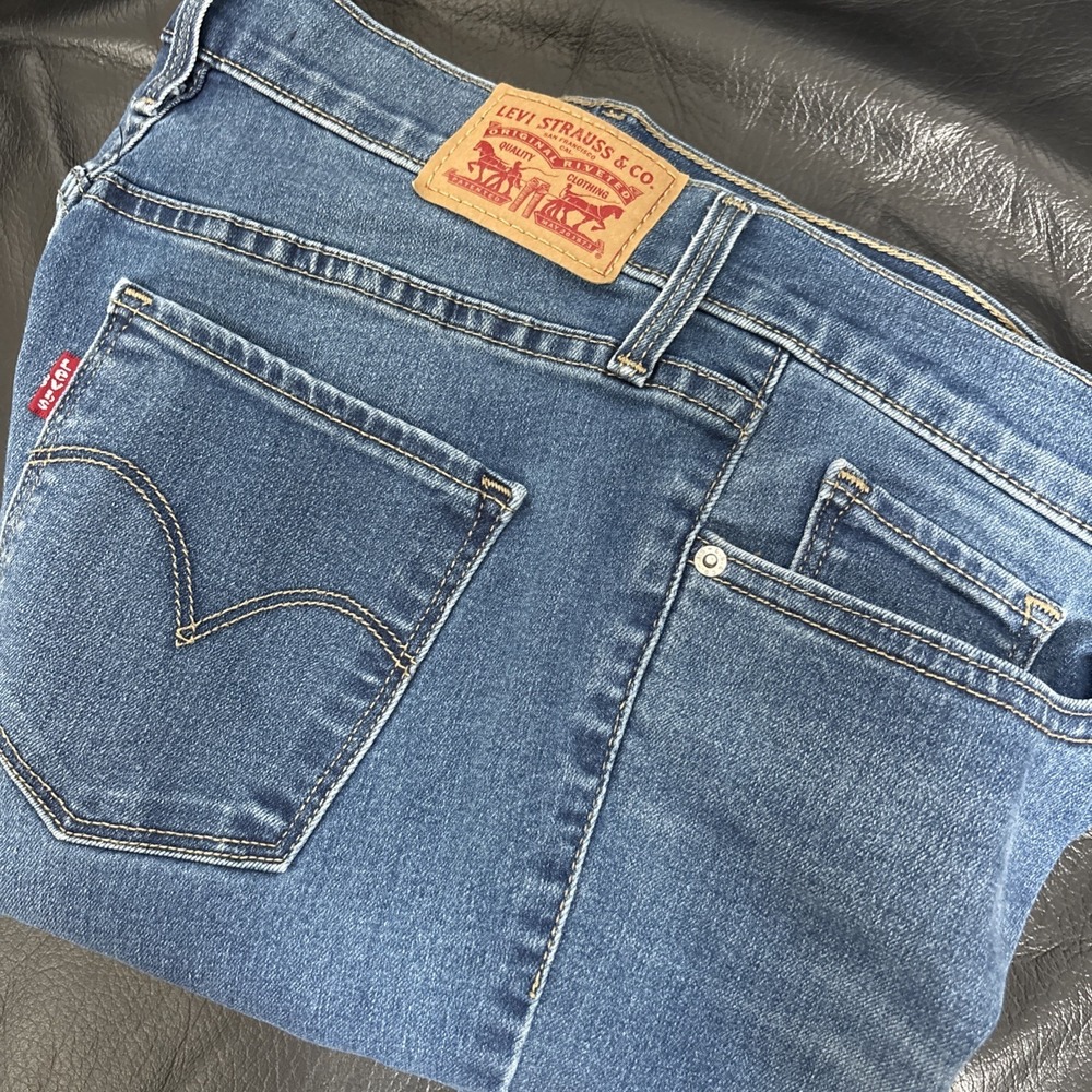 Levi's 311 Shaping Skinny Jeans Women's 27 Medium Wash Blue Stretch Denim Pants